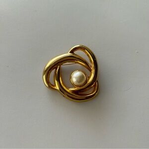 AAI Vintage Gold Tone Faux Pearl Brooch Pin